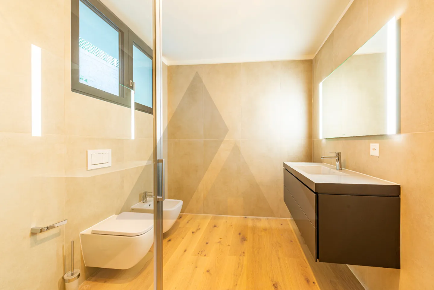 VILLA ULTIMATA IMMERSA NEL VERDE CON VISTA PANORAMICA - Foto 14 di 15