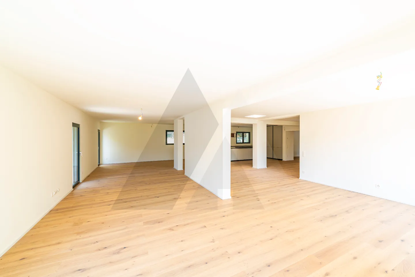 VILLA ULTIMATA IMMERSA NEL VERDE CON VISTA PANORAMICA - Foto 15 di 15