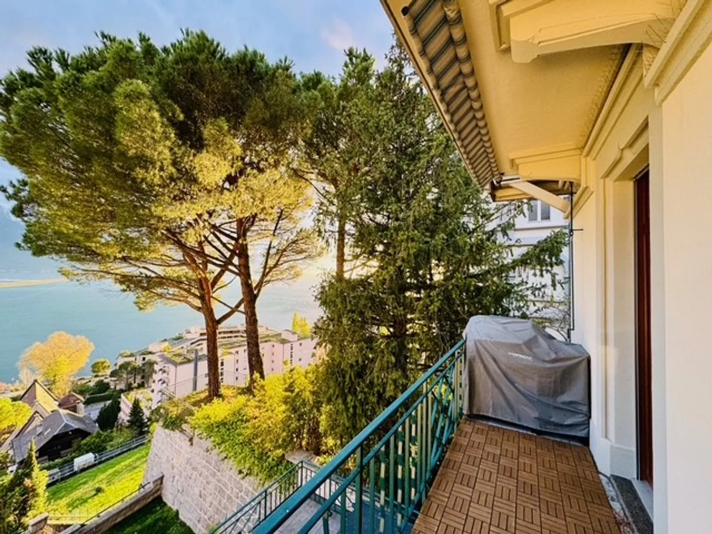 Bell'appartamento con una vista mozzafiato sul lago e sulle montagne. - Foto 10 di 11