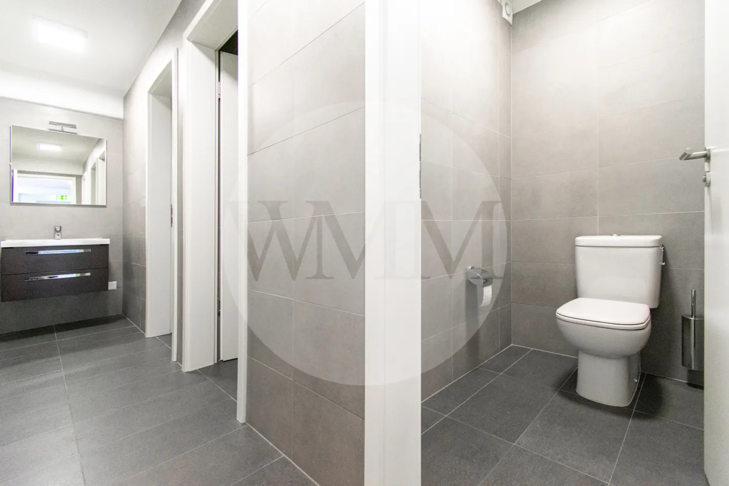 Spacious Furnished Office in a Strategic Location - Photo 4 of 9