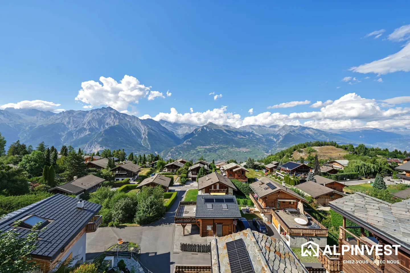 Chalet with Stunning Views - Photo 12 of 13