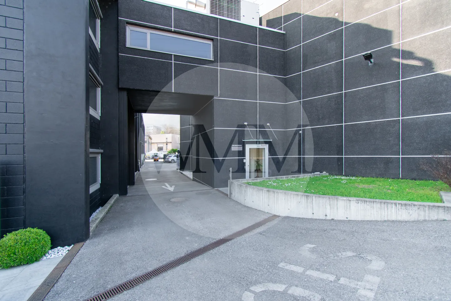 BRIGHT OPEN SPACE IN STRATEGIC LOCATION - Photo 11 of 11