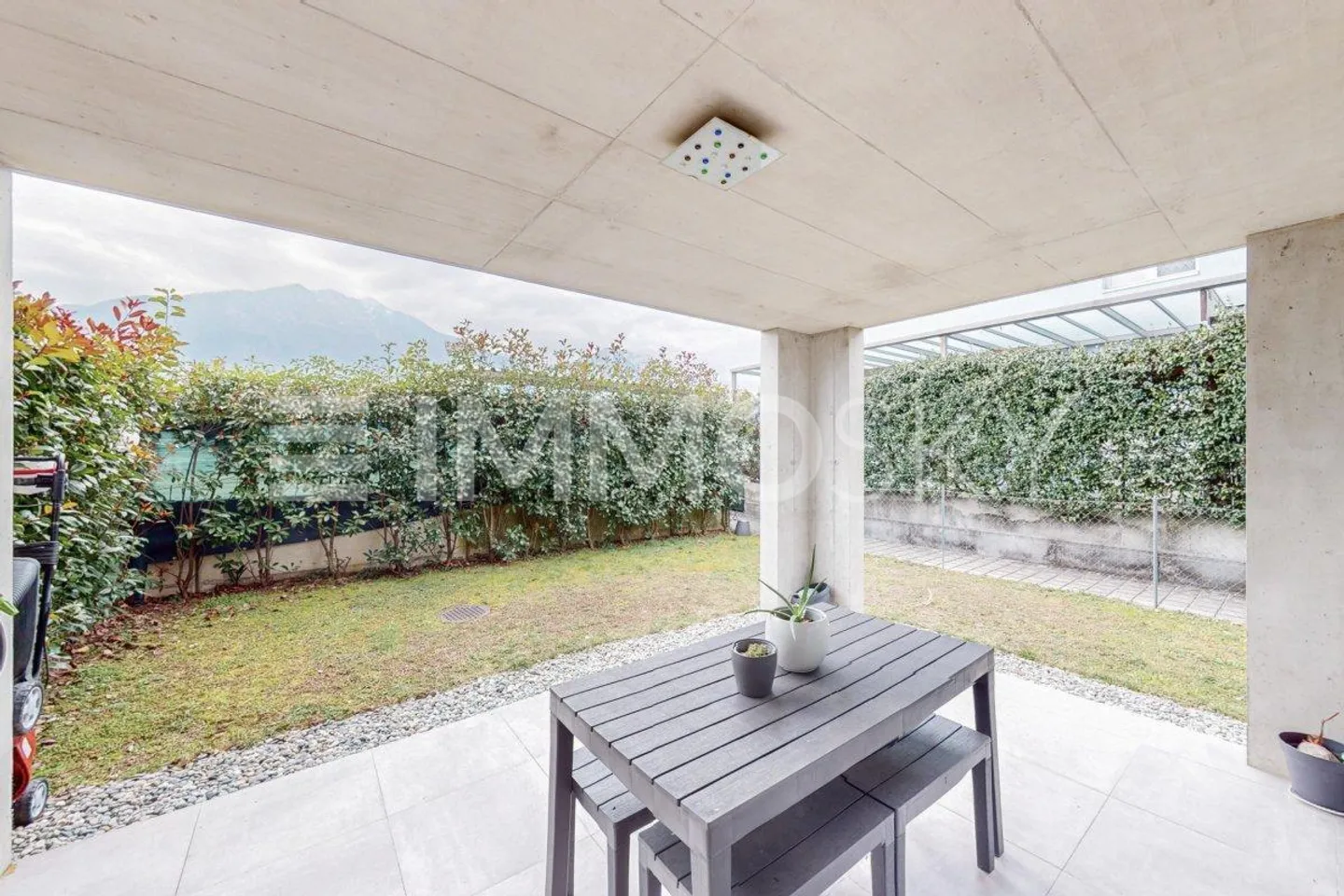 Piacevolmente luminoso con terrazzo e ampio giardino recintato - Foto 1 di 5