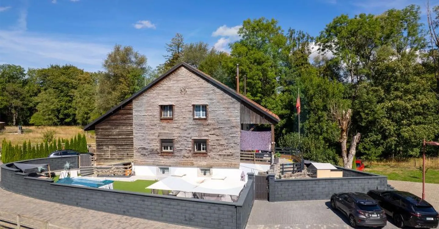 Il fascino di un antico mulino. Il comfort di oggi e 318 m² di giardino - Foto 2 di 11