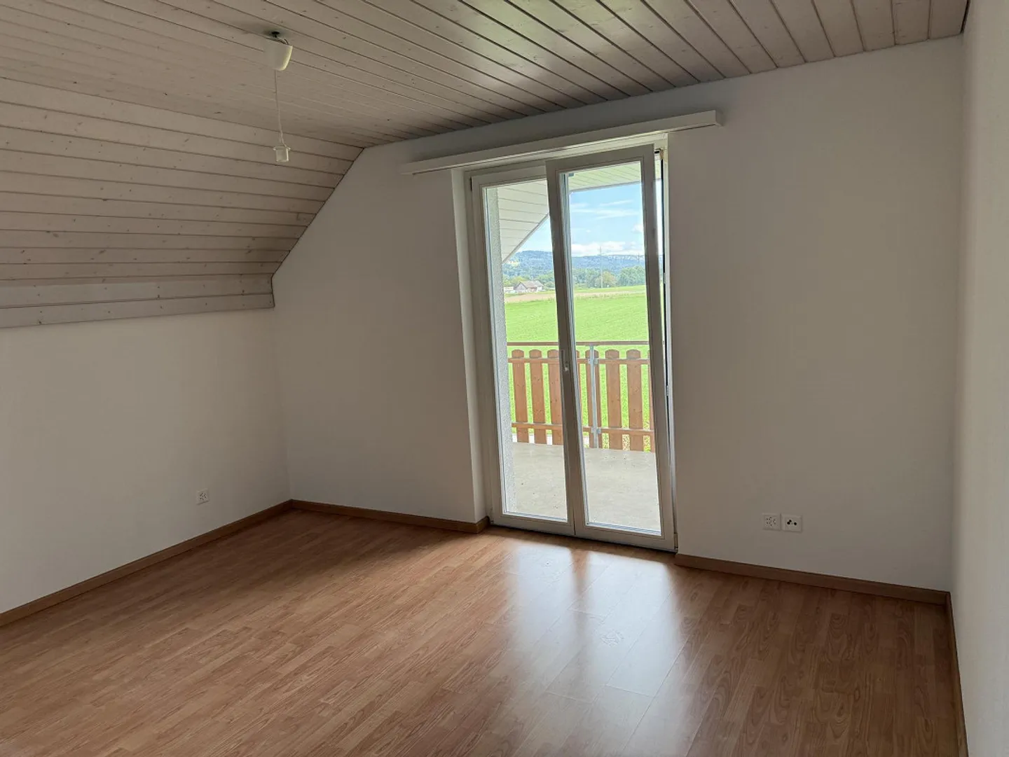 Ampia casa unifamiliare di 7,5 stanze in una posizione tranquilla a Tägerig - Foto 9 di 18