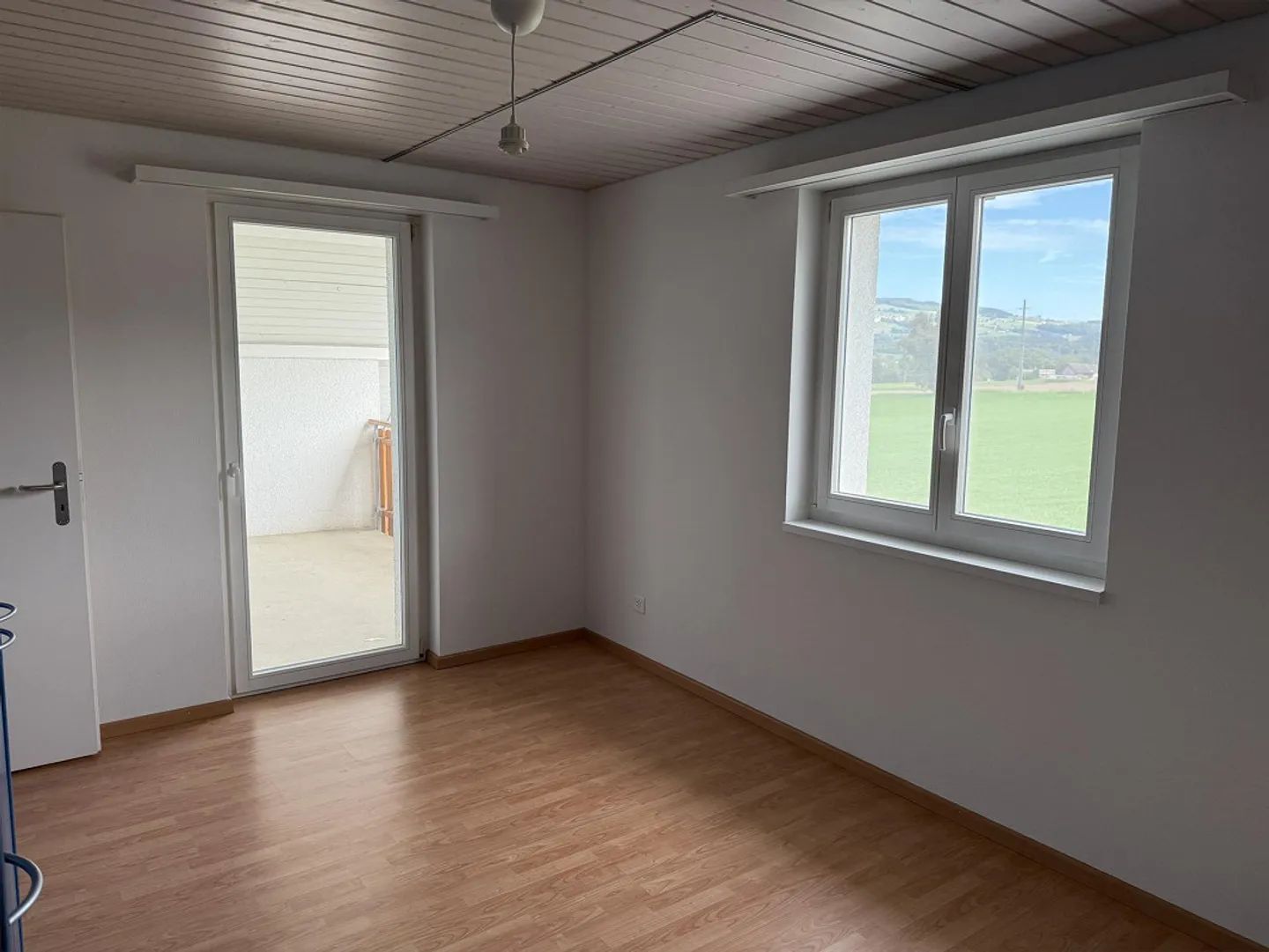 Ampia casa unifamiliare di 7,5 stanze in una posizione tranquilla a Tägerig - Foto 10 di 18