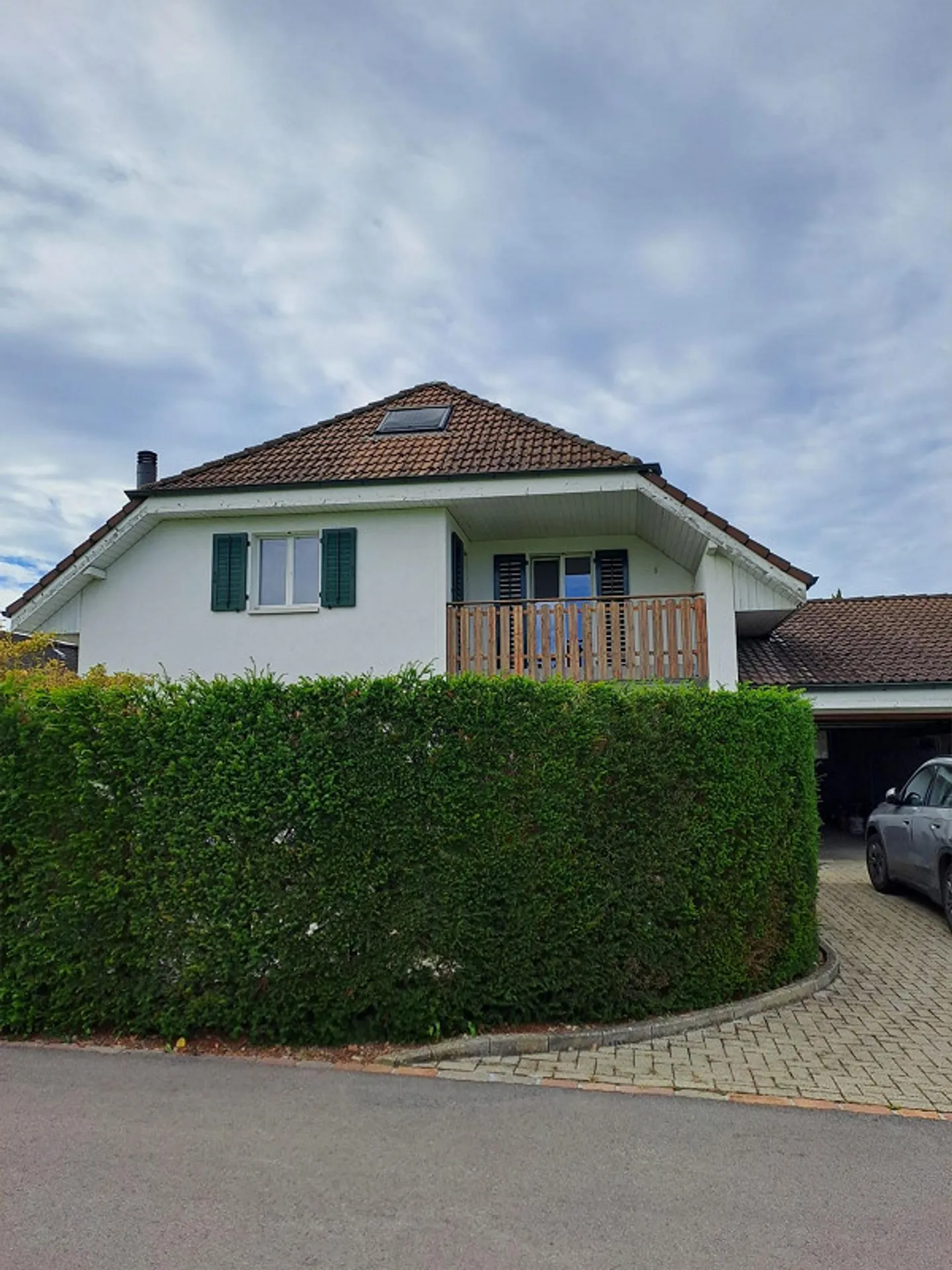Ampia casa unifamiliare di 7,5 stanze in una posizione tranquilla a Tägerig - Foto 1 di 18