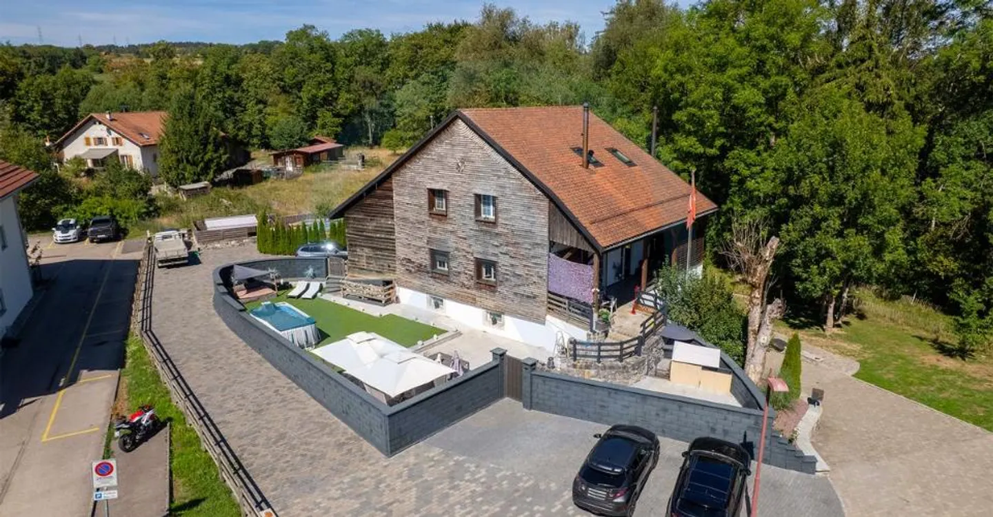 Il fascino di un antico mulino. Il comfort di oggi e 318 m² di giardino - Foto 1 di 11