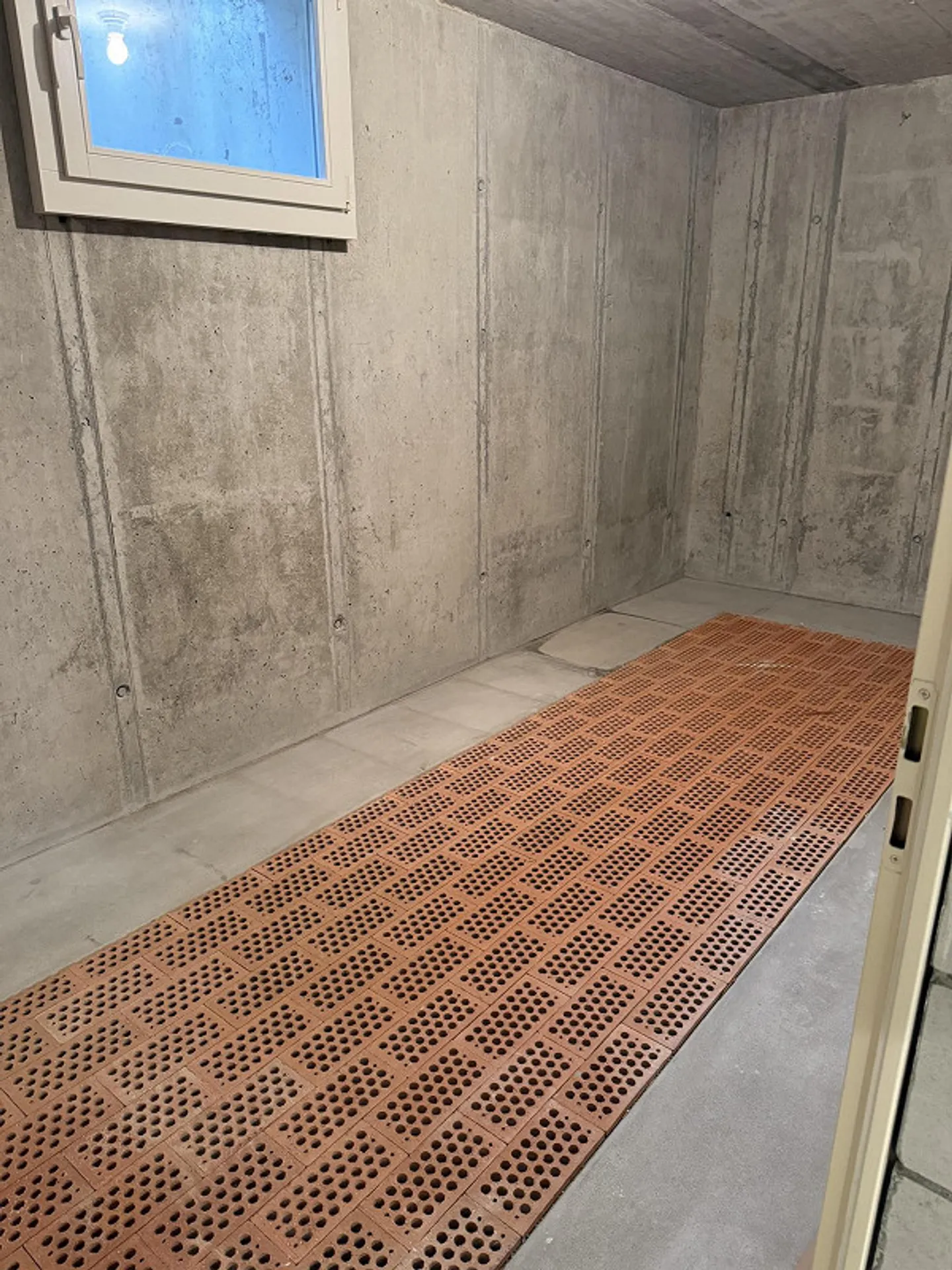 Ampia casa unifamiliare di 7,5 stanze in una posizione tranquilla a Tägerig - Foto 15 di 18