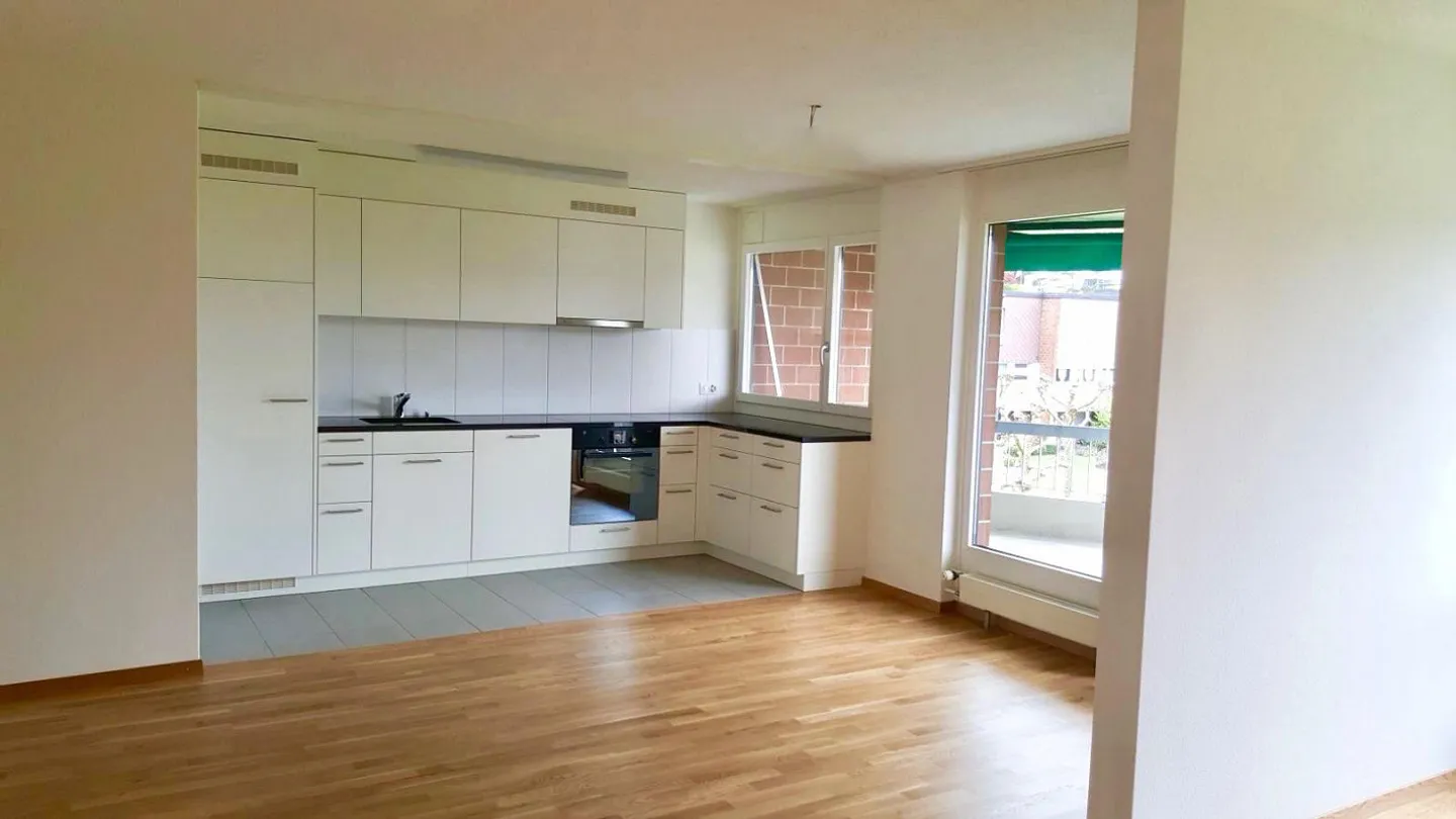 Moderne 4.5 Zimmer Wohnung mit Balkon - Foto 2 von 10