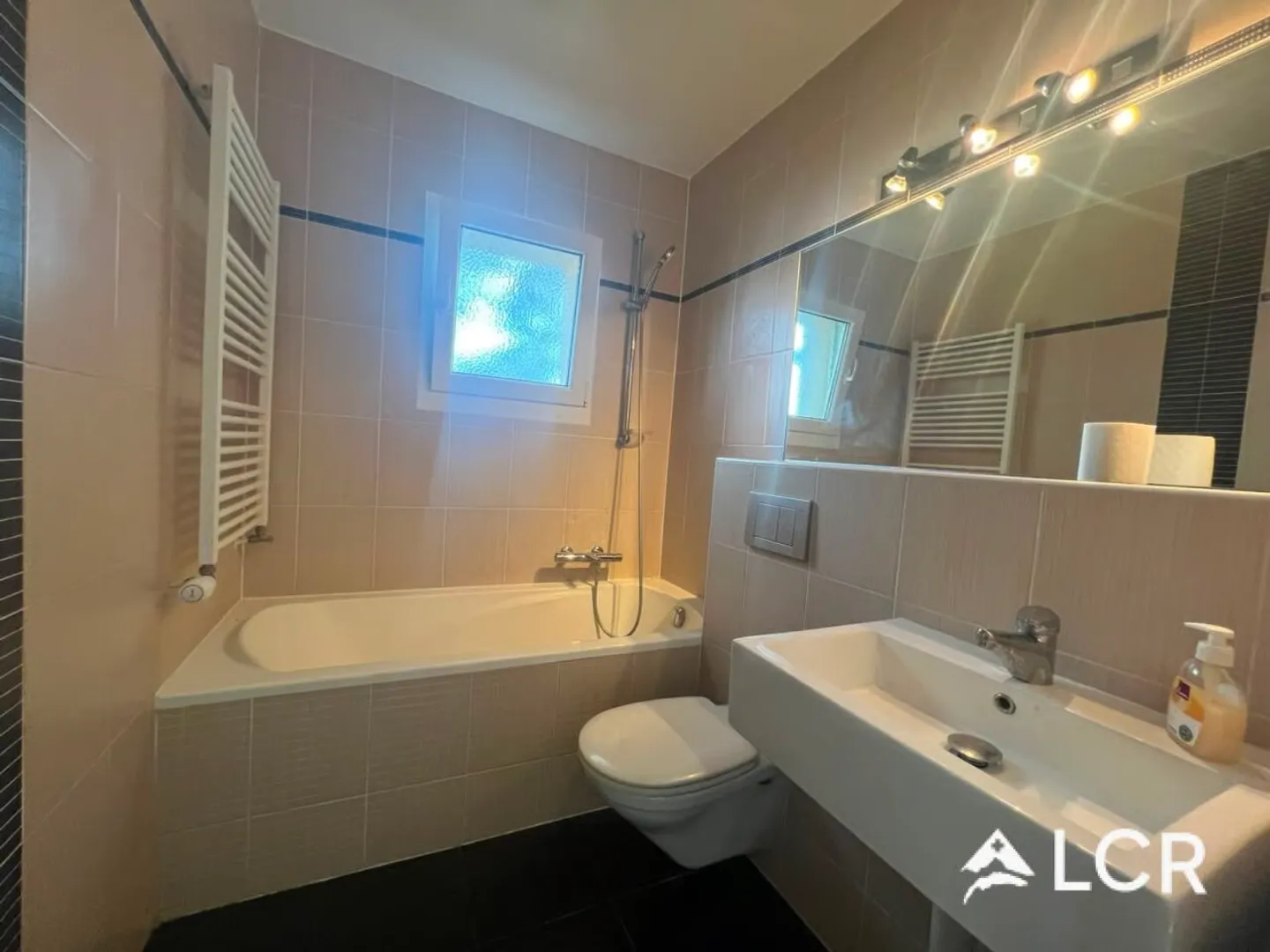 Beautiful individual house of 4.5P / 3 bedrooms / 1 bathroom / 1 garden / 1 sauna / 1 wine cellar - Photo 6 of 13