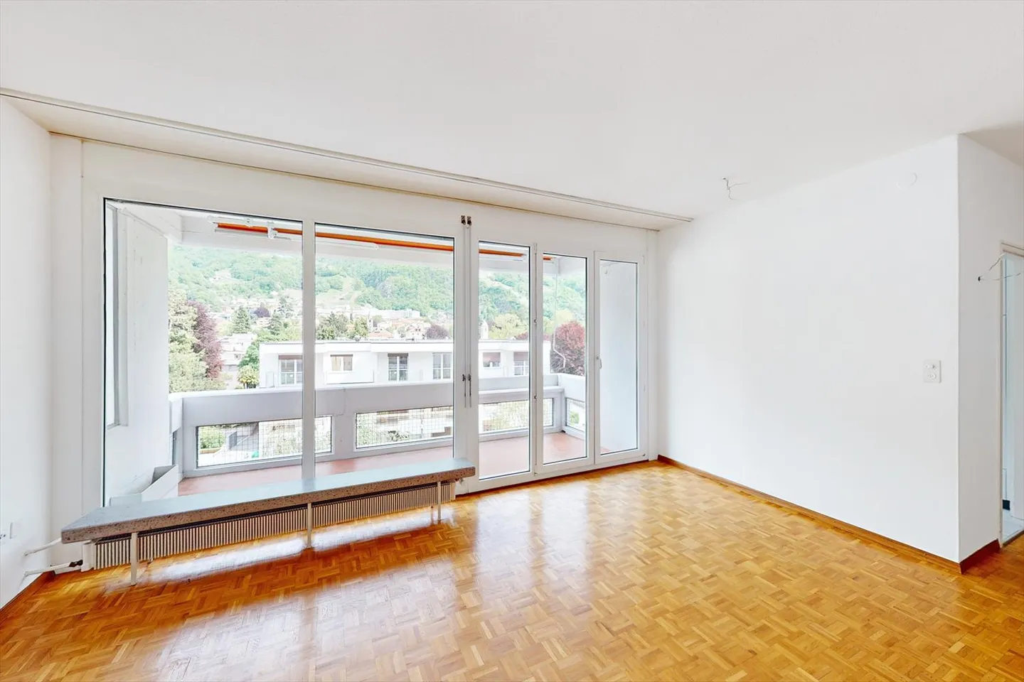 Practical 3.5 rooms with a view - Photo 3 of 11