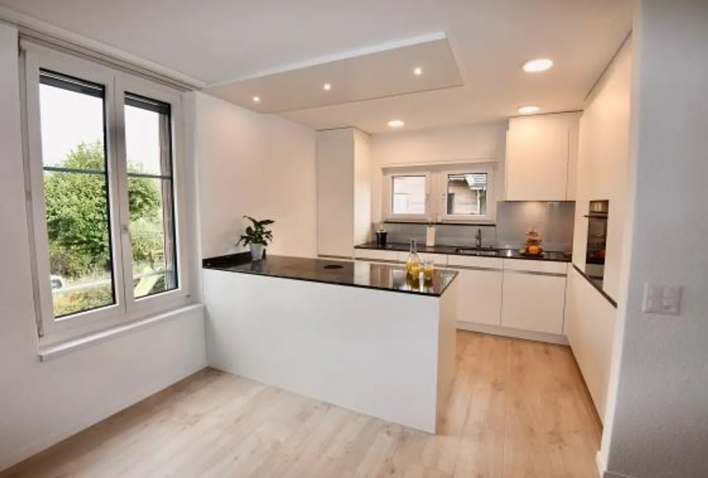 Moderno appartamento di 4,5 stanze con camino e balcone ad Aristau/Birri - Foto 1 di 7