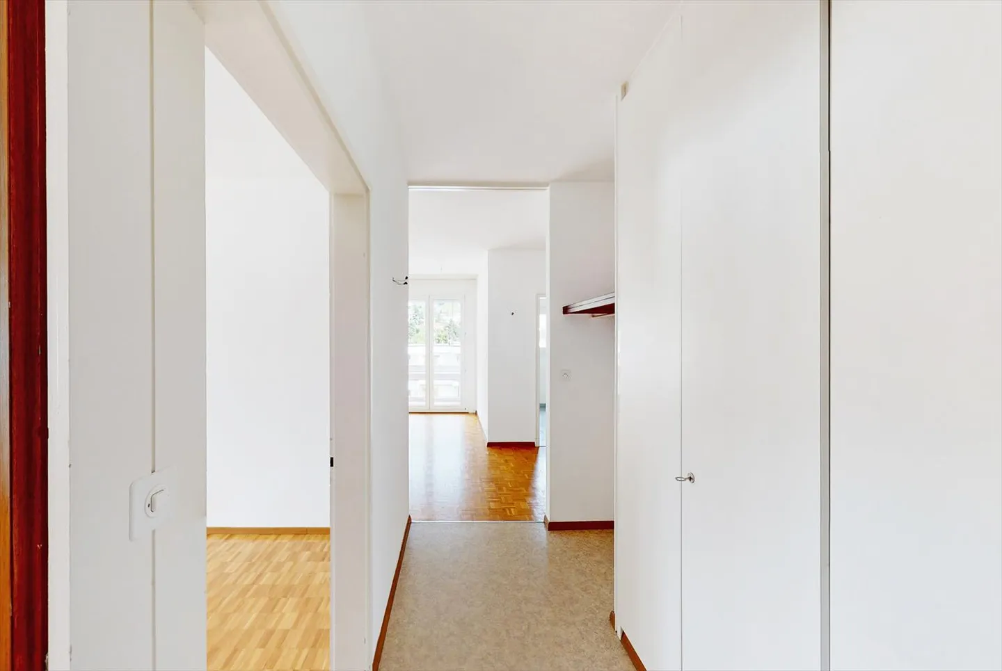 Practical 3.5 rooms with a view - Photo 2 of 11