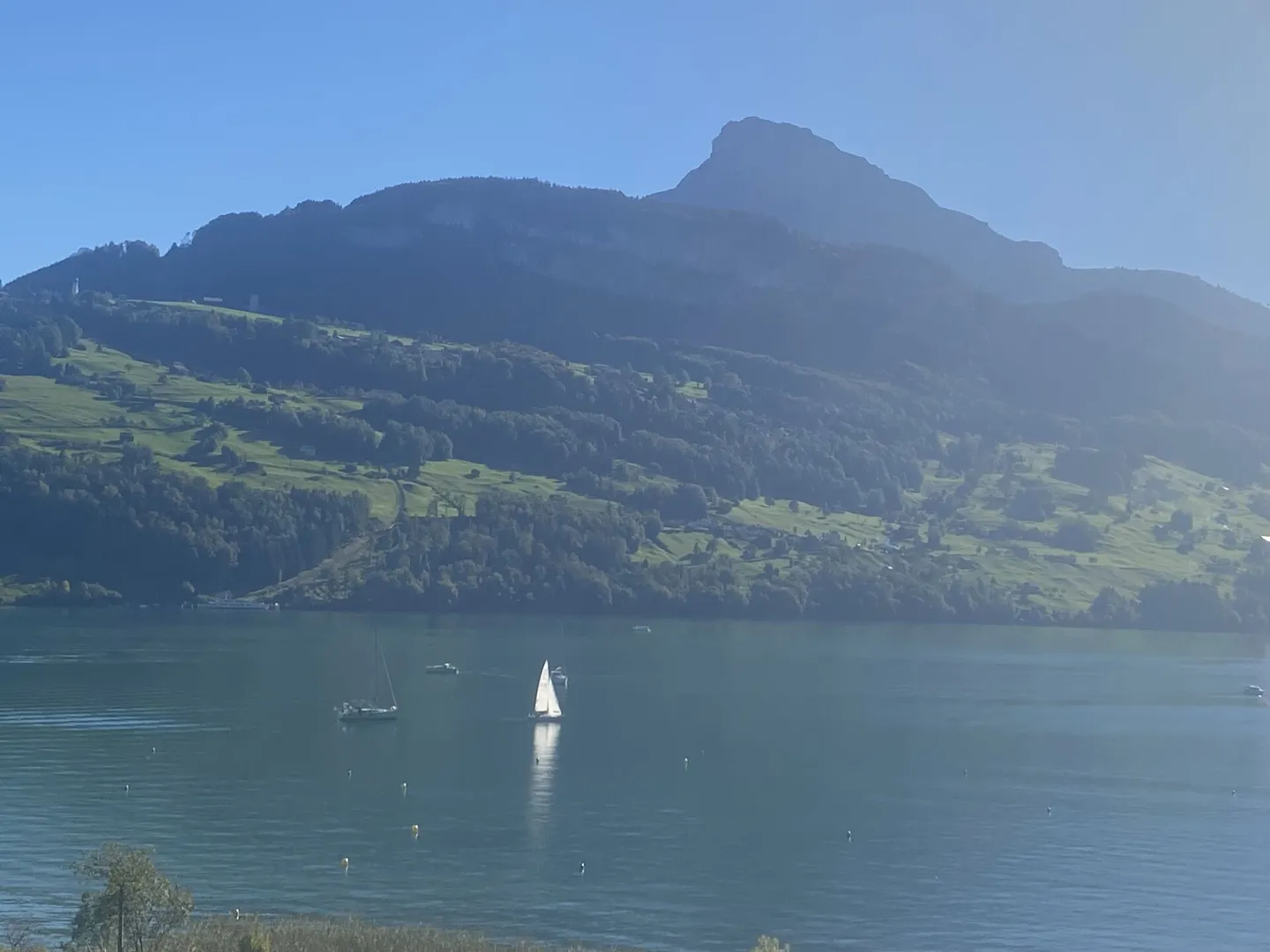 Appartamento da sogno di 3,5 stanze con vista lago a Brunnen in affitto - Foto 2 di 11