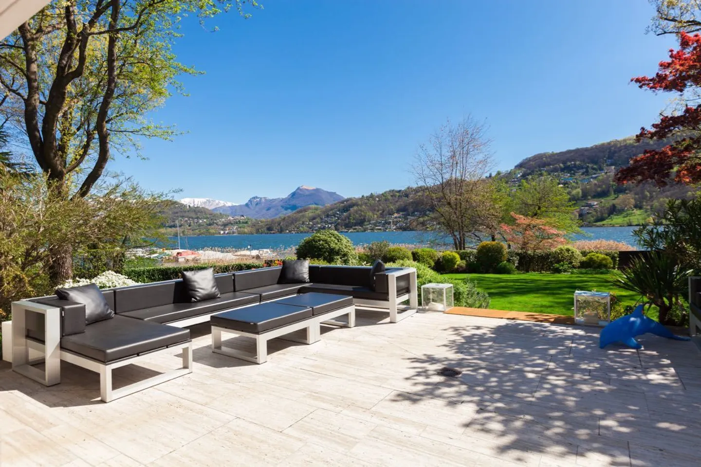 Luxury Villa by Lake Lugano - Photo 3 of 24