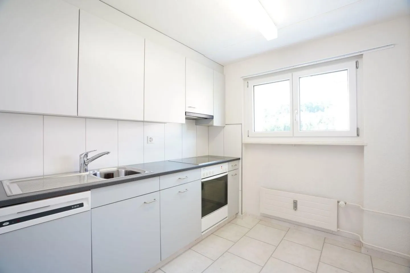 Appartement lumineux et confortable de 2,5 pièces avec balcon - Photo 3 sur 12