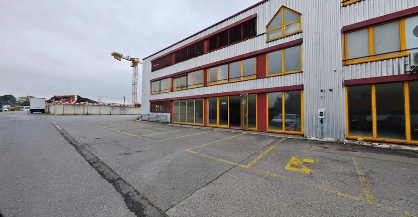 ECHALLENS - 388 m2 of versatile spaces in the heart of Gros-de-Vaud - Photo 8 of 8