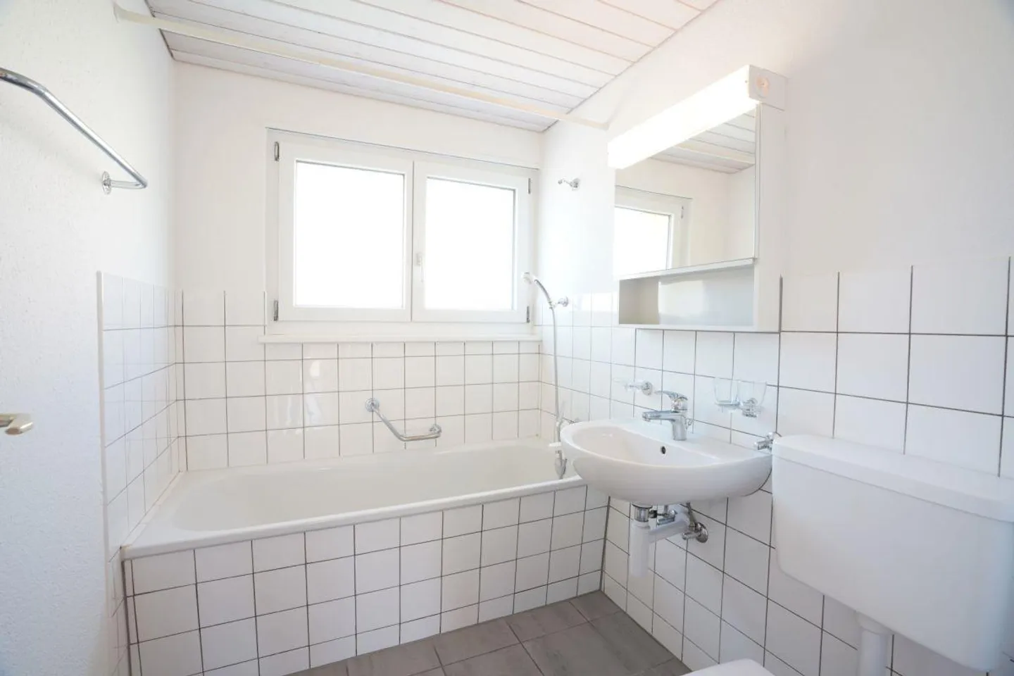 Appartement lumineux et confortable de 2,5 pièces avec balcon - Photo 9 sur 12