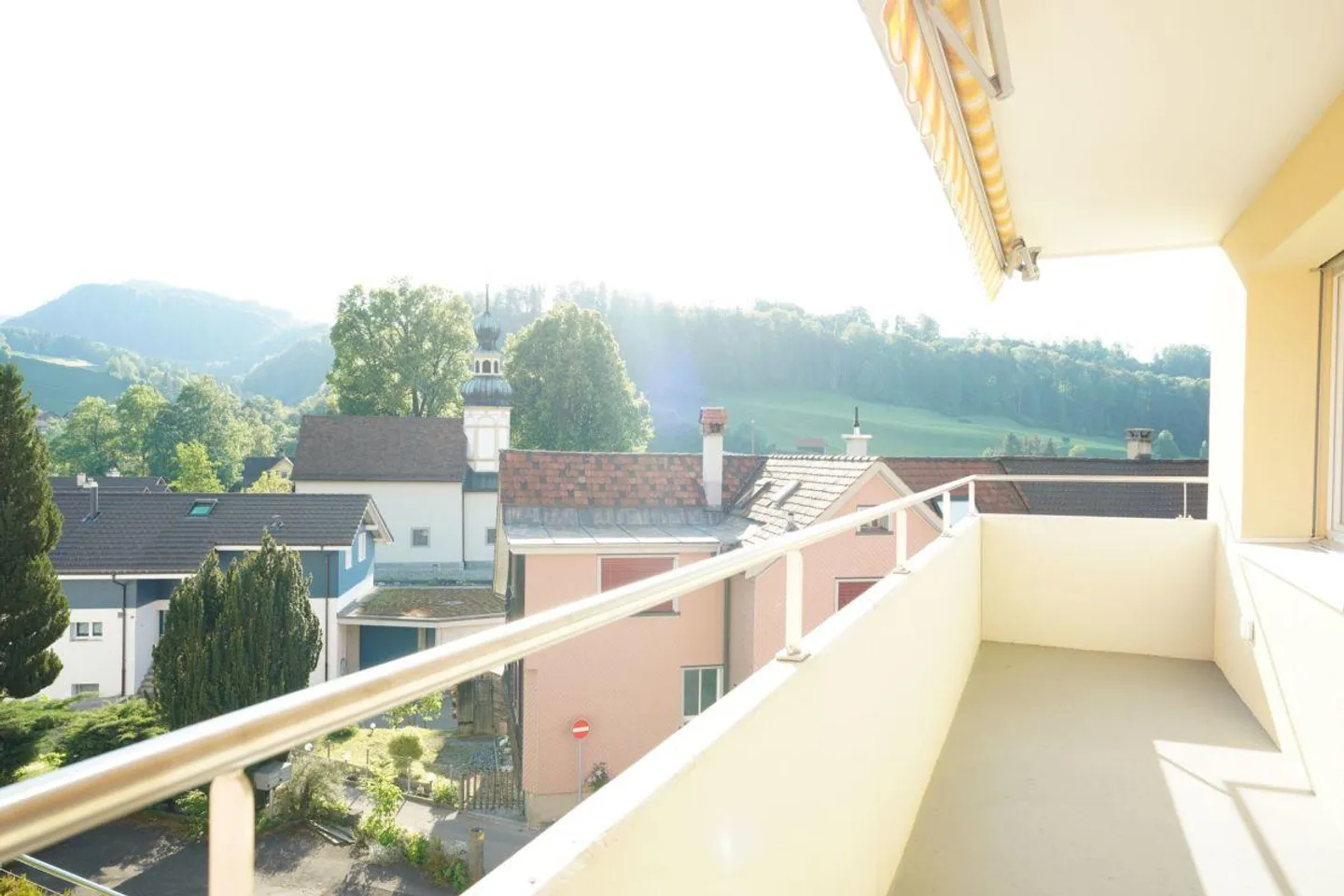 Appartement lumineux et confortable de 2,5 pièces avec balcon - Photo 10 sur 12