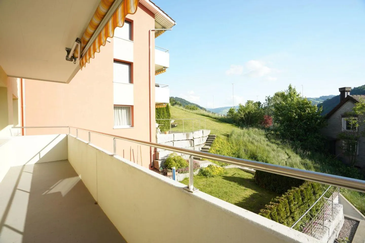 Appartement lumineux et confortable de 2,5 pièces avec balcon - Photo 11 sur 12