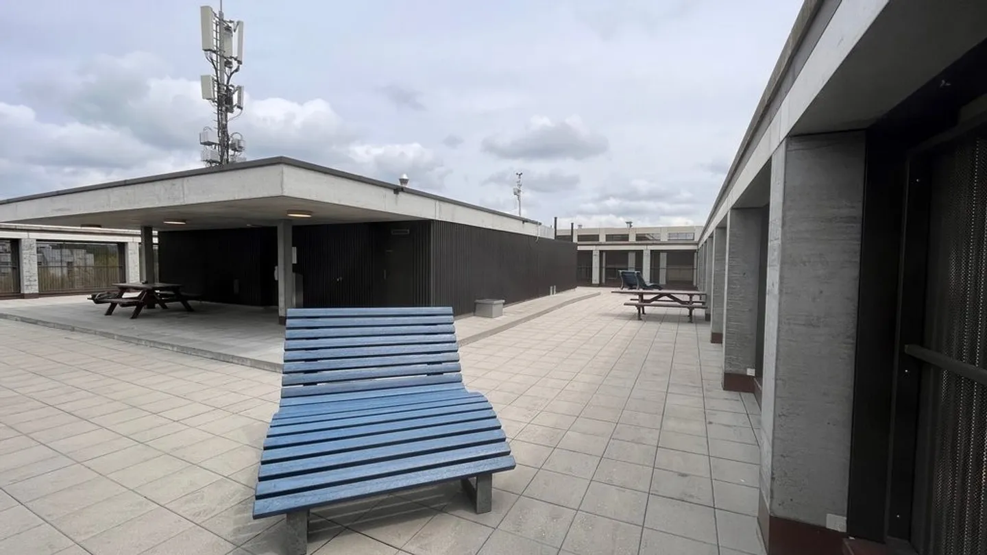 Appartamento luminoso e moderno con 3 camere vicino ai mezzi pubblici - Foto 7 di 8