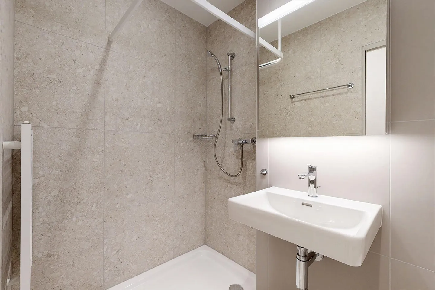 Un monolocale arredato - Buono TL di CHF 300.00 offerto! - Foto 5 di 7