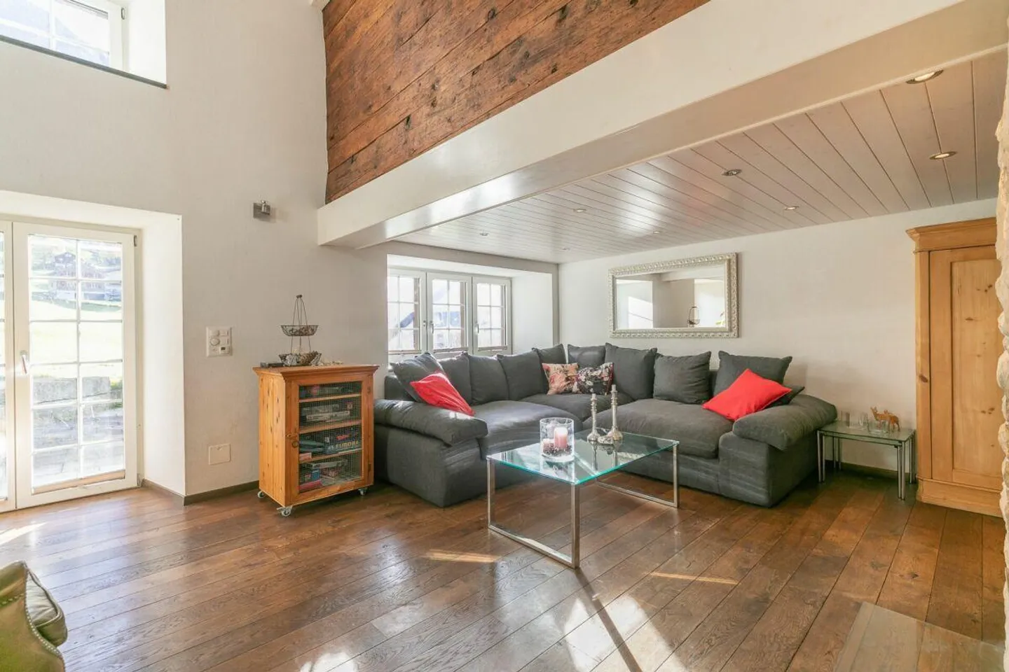 7.5-Room Single-Family House with Surroundings - Photo 3 of 16