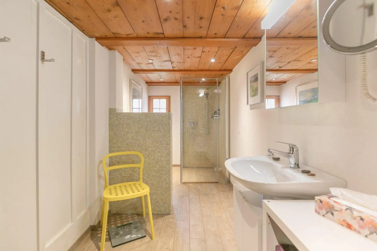 7.5-Room Single-Family House with Surroundings - Photo 7 of 16