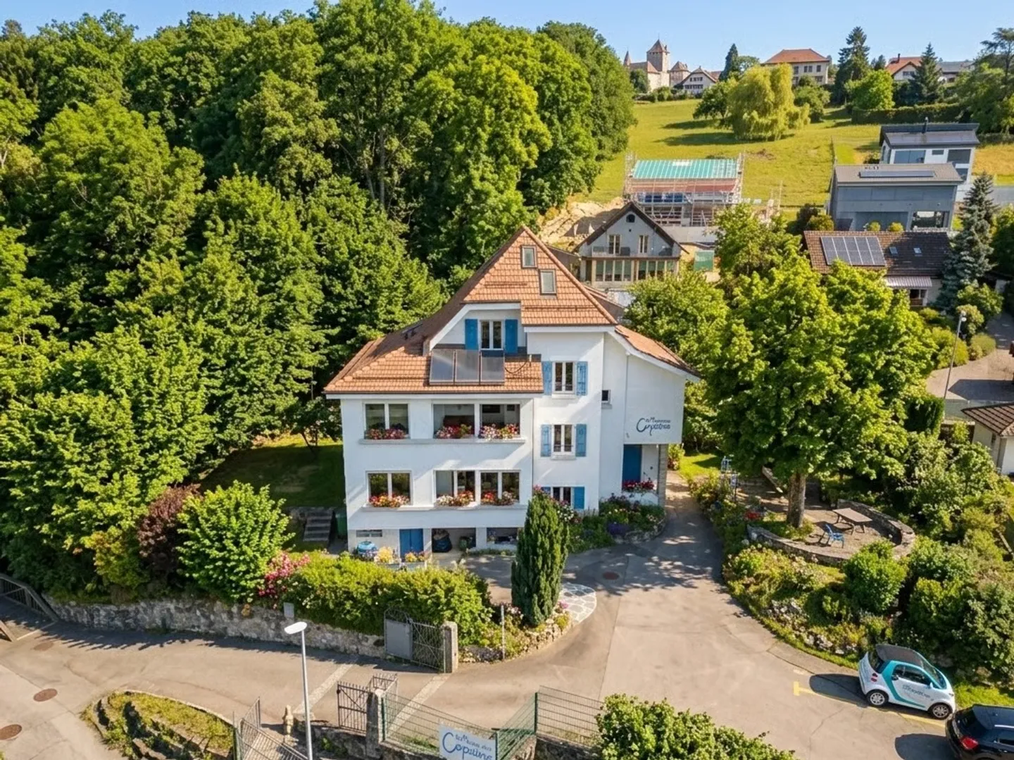 Exclusif ! Villa avec 12,5 pièces, rénovée avec vue sur le lac - Photo 1 sur 22