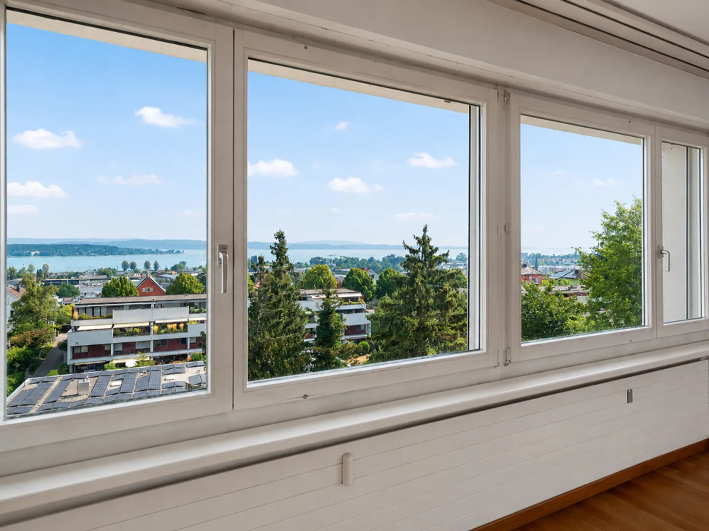 Above the rooftops of Kreuzlingen with unobstructed lake view - Photo 4 of 7