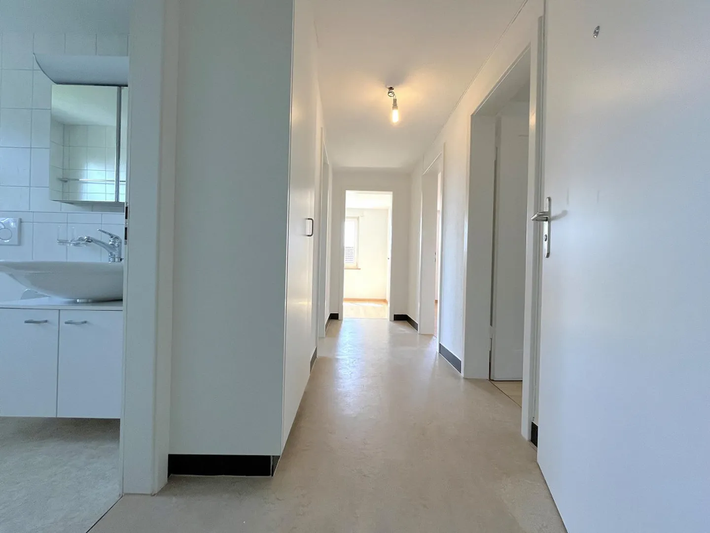 Well-maintained apartment in a family-friendly neighborhood - Photo 2 of 8