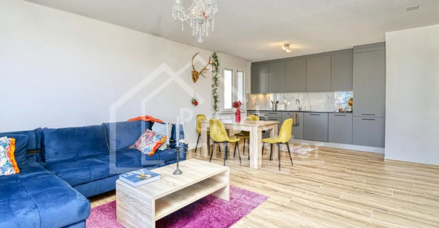 Charming 2.5-room apartment on the 1st floor with balcony - Photo 2 of 11