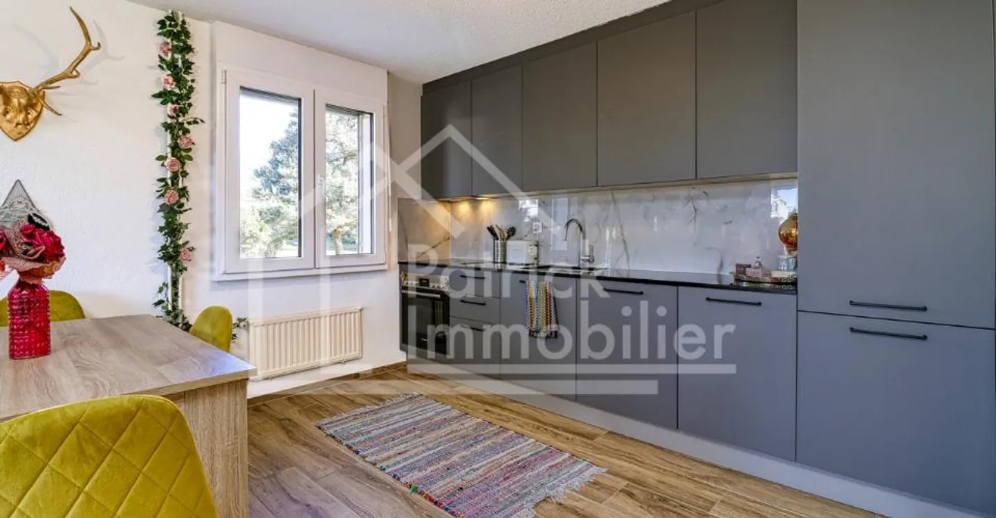Charming 2.5-room apartment on the 1st floor with balcony - Photo 3 of 11