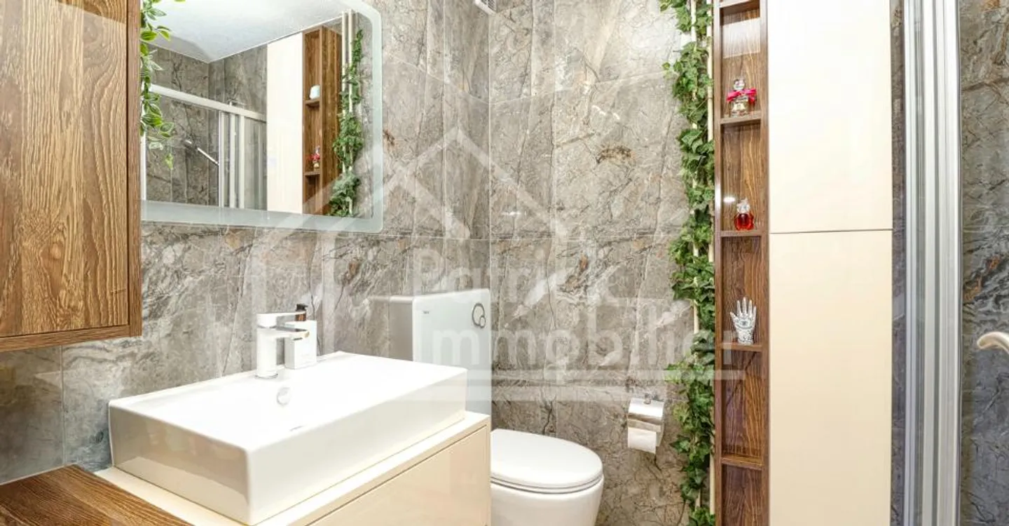 Charming 2.5-room apartment on the 1st floor with balcony - Photo 5 of 11