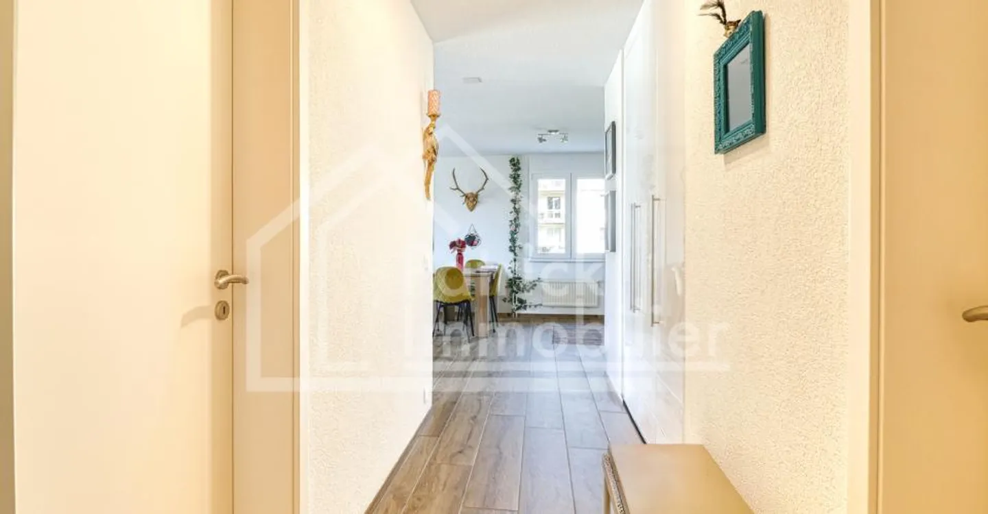 Charming 2.5-room apartment on the 1st floor with balcony - Photo 4 of 11