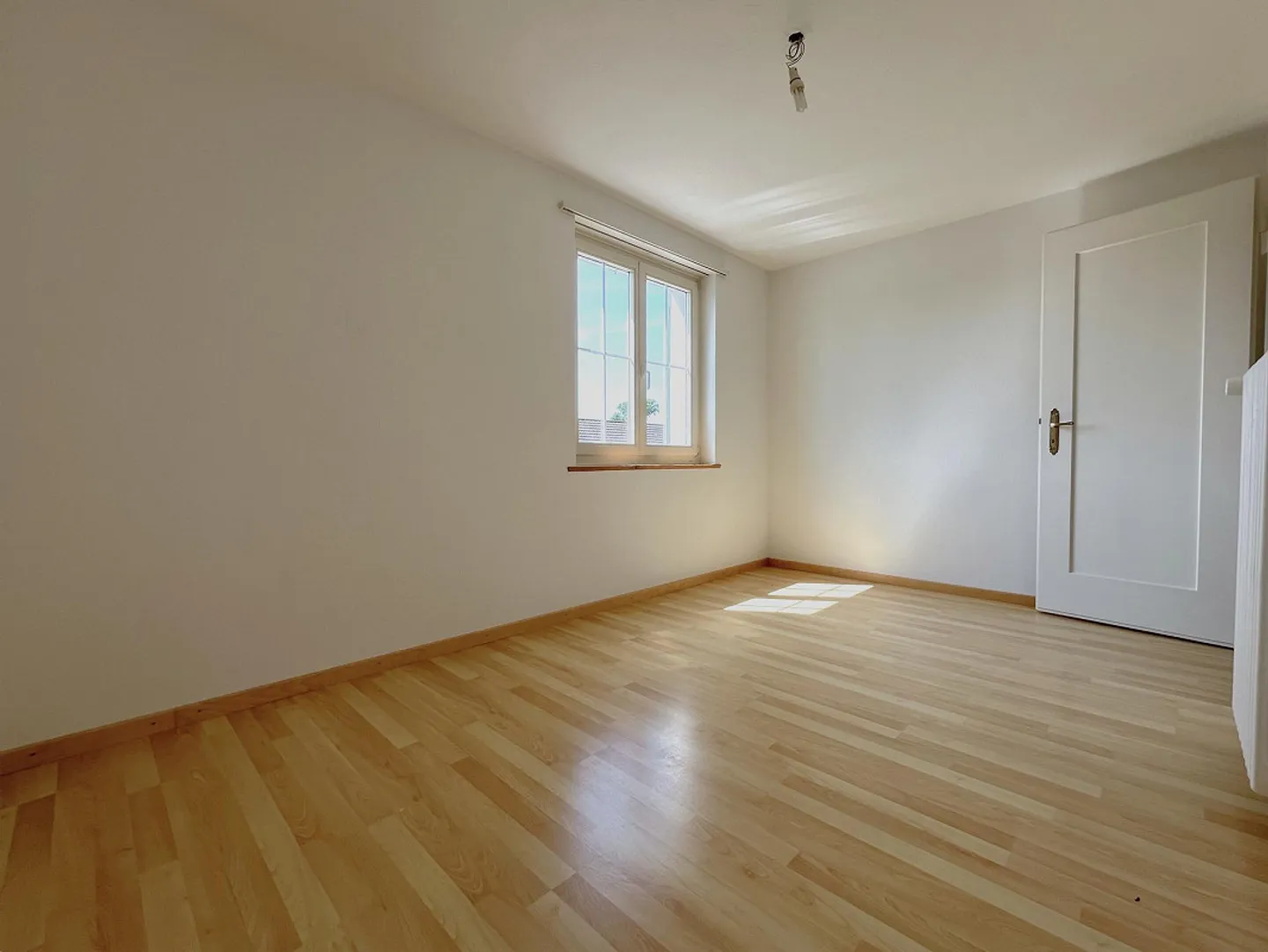 Well-maintained apartment in a family-friendly neighborhood - Photo 6 of 8