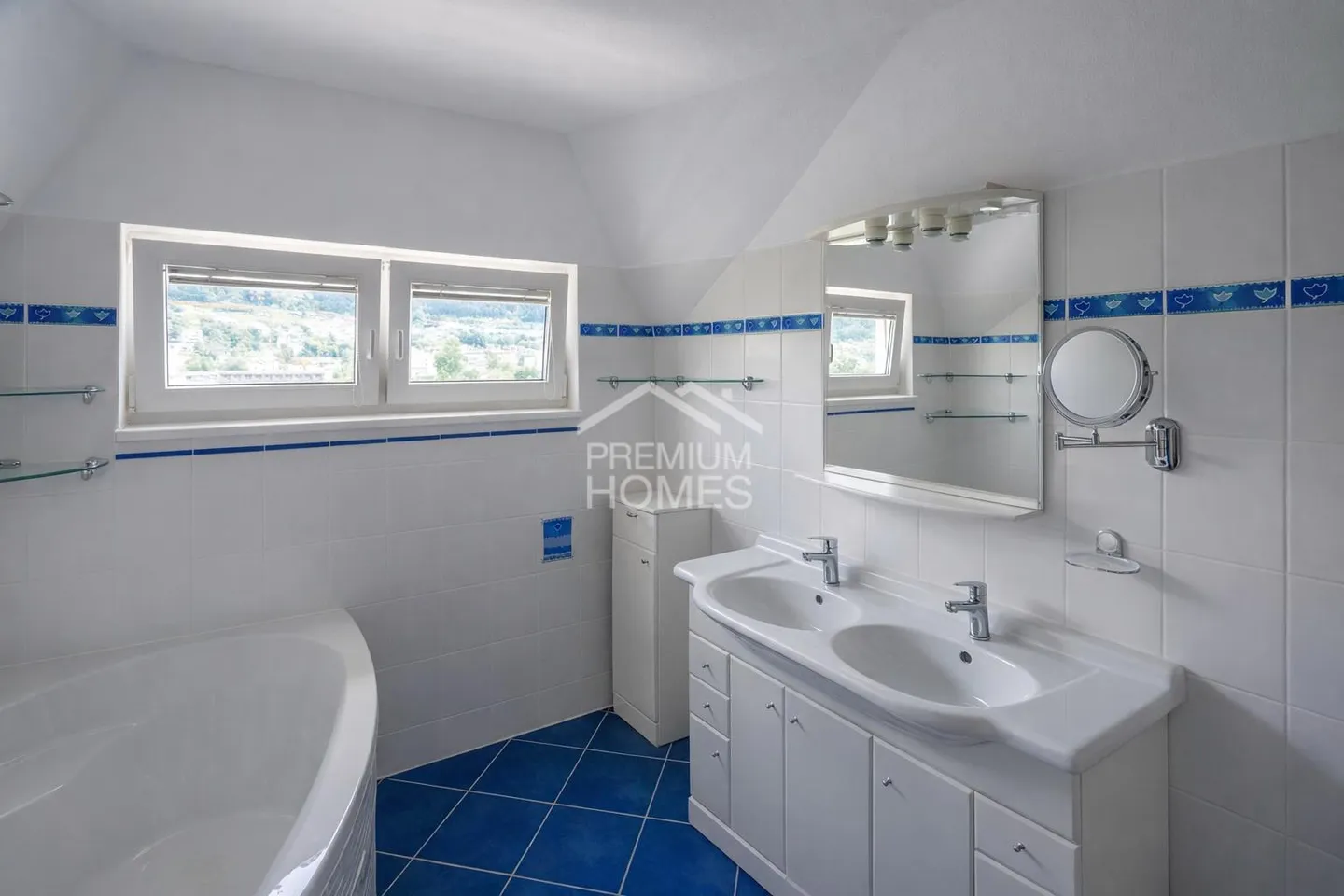 Luxury Family Home in Ebikon - Photo 7 of 10