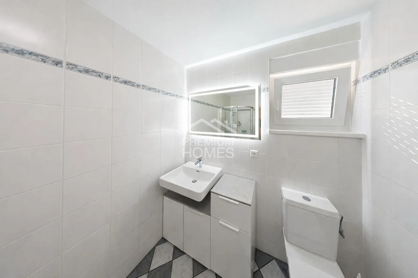 Luxury Family Home in Ebikon - Photo 8 of 10