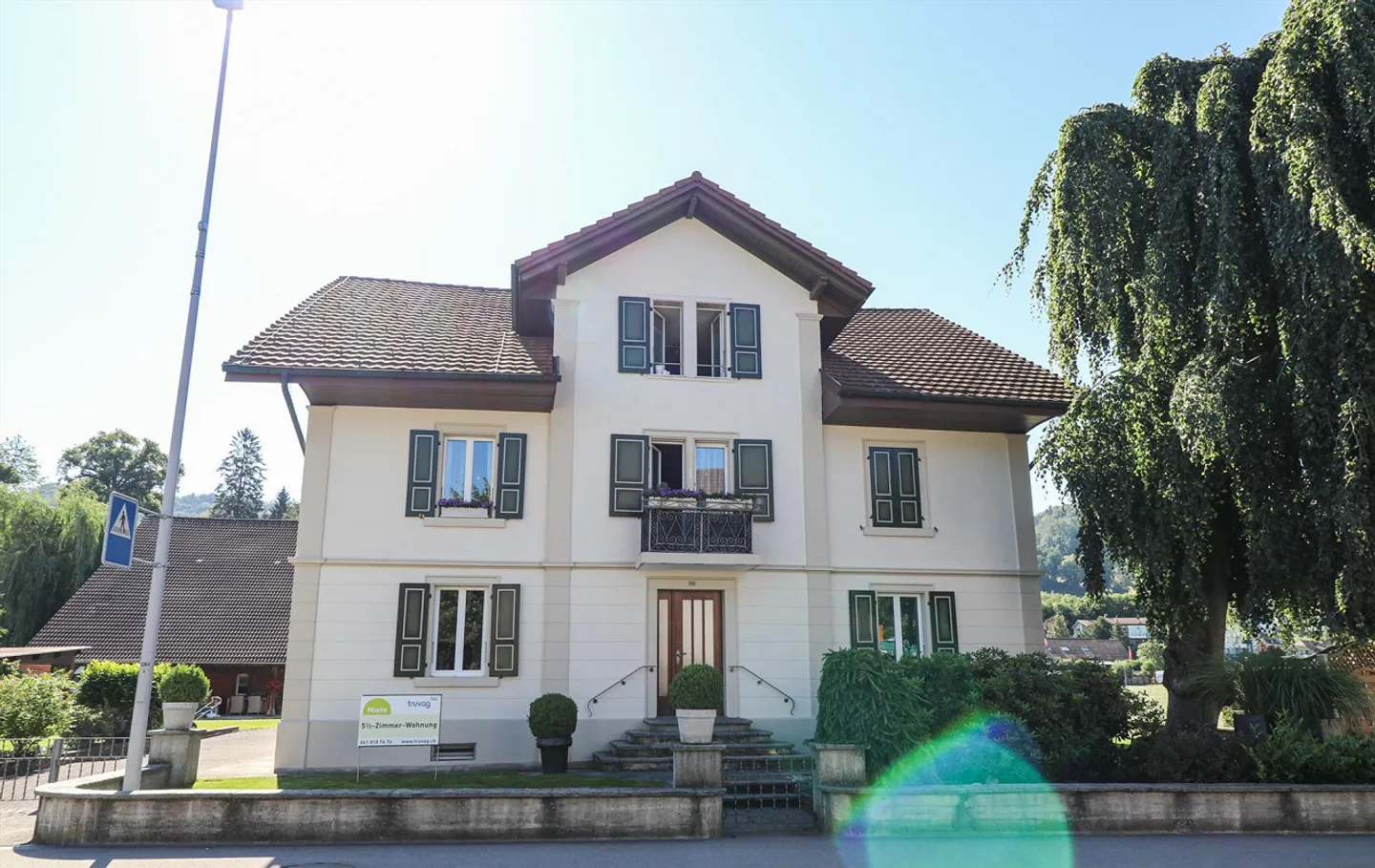 Charming 2.5-room apartment in the heart of Reiden - Photo 1 of 5