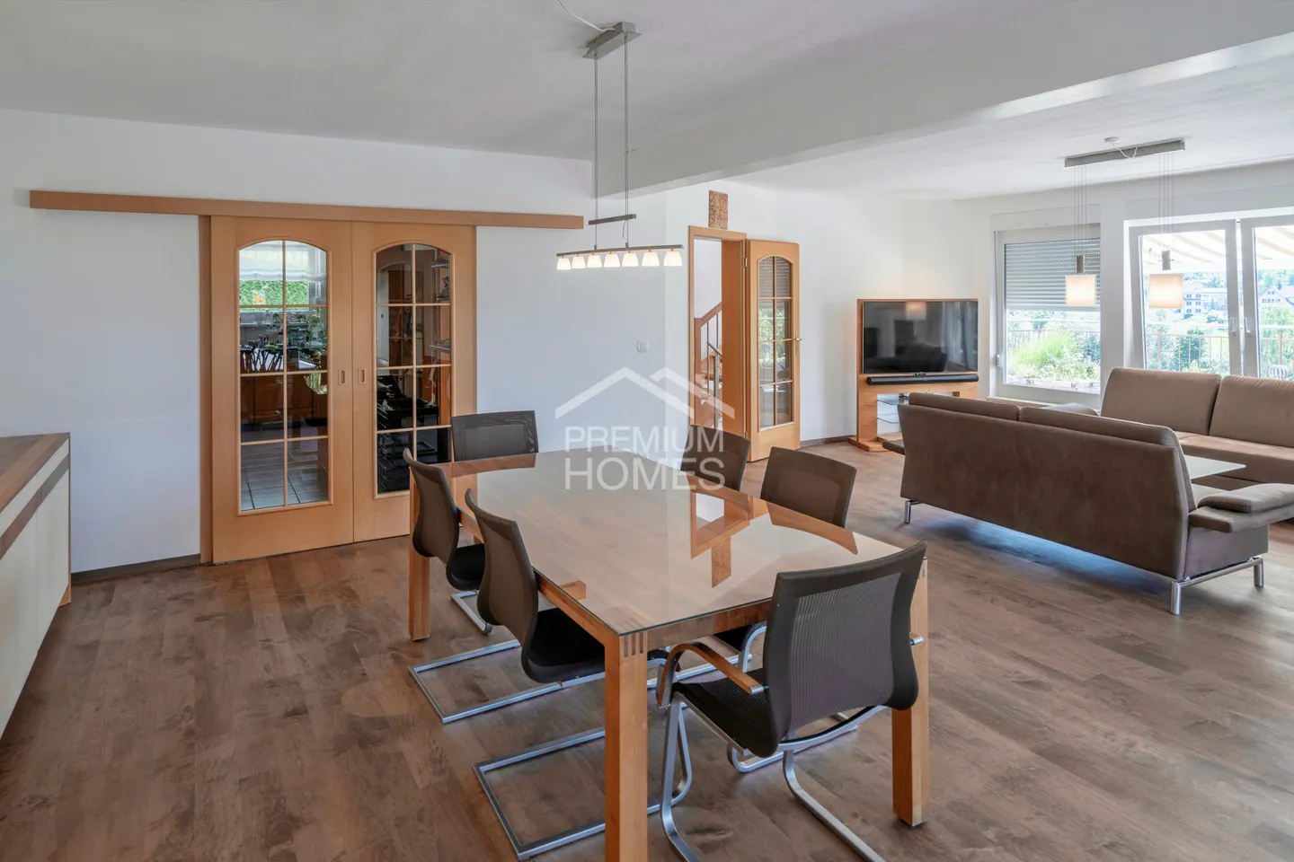 Luxury Family Home in Ebikon - Photo 5 of 10