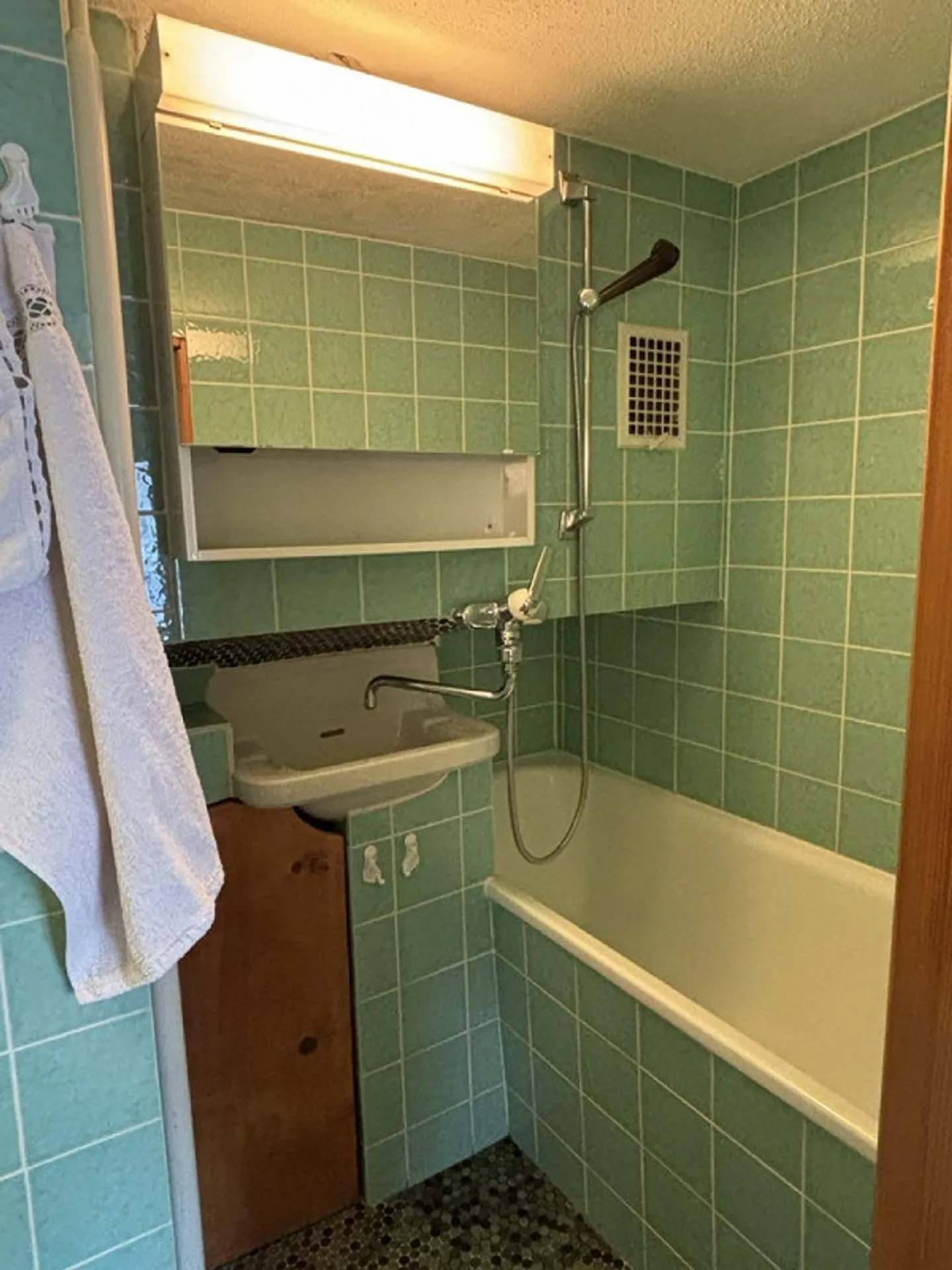 6 Room House Section for Sale in Oberweningen - Photo 10 of 13