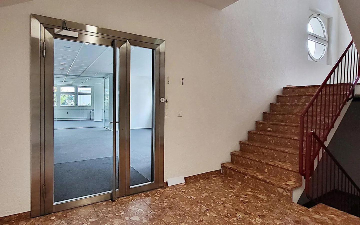 Spazi commerciali/uffici entusiasmanti e climatizzati a Urdorf! - Foto 9 di 13