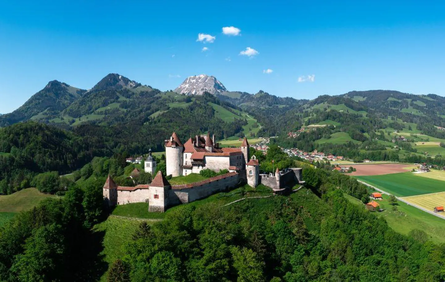 Casa da ristrutturare con progetto autorizzato a Gruyères - Foto 1 di 1