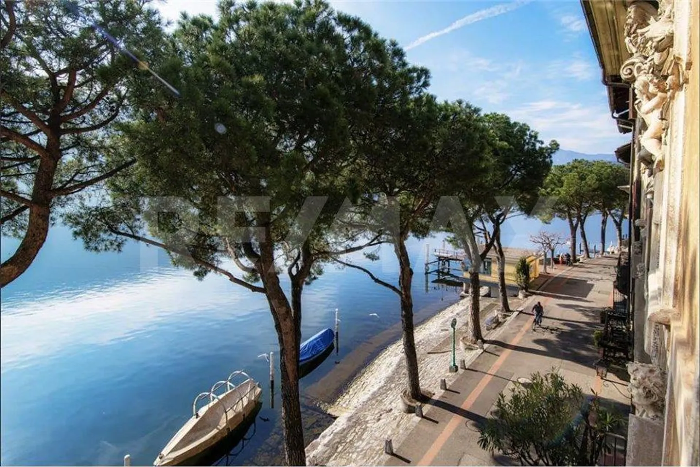 Appartement charmant de 2½ pièces avec vue imprenable sur le lac dans... - Photo 1 sur 13