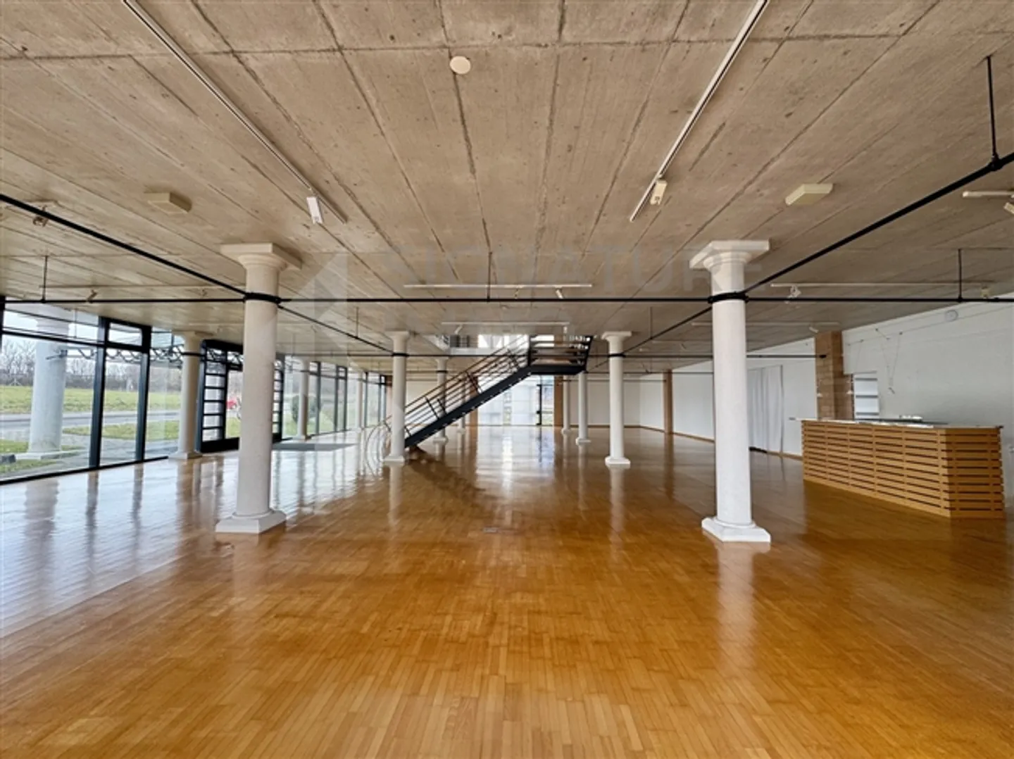 Ampio e bel locale in affitto - Foto 3 di 12