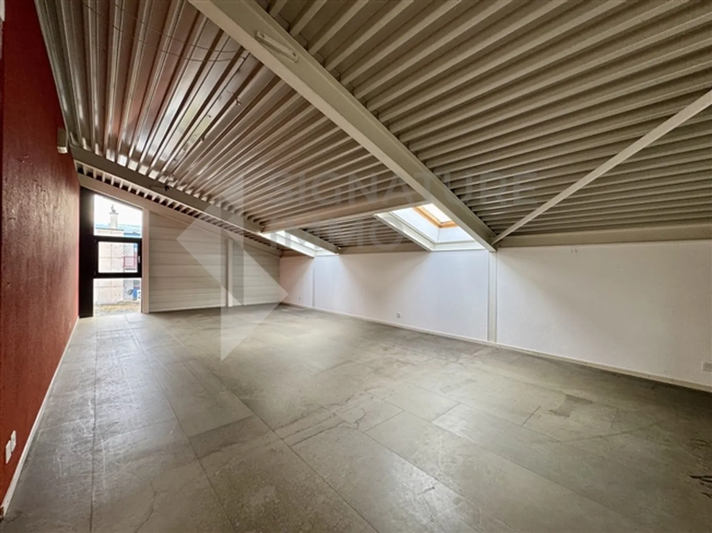 Ampio e bel locale in affitto - Foto 6 di 12