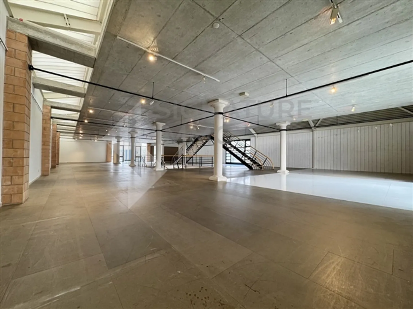 Ampio e bel locale in affitto - Foto 5 di 12