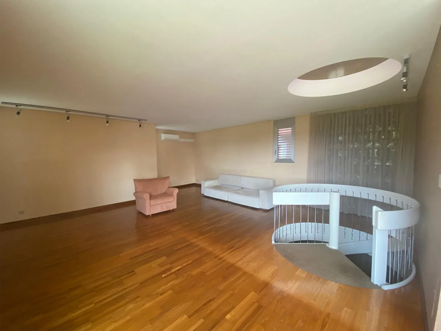 Mendrisio, Villa con ampio giardino - Foto 8 di 18