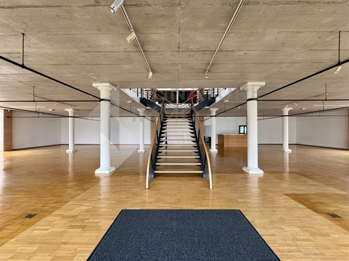 Ampio e bel locale in affitto - Foto 12 di 12